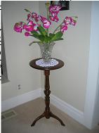 Pine Corner Tripod table